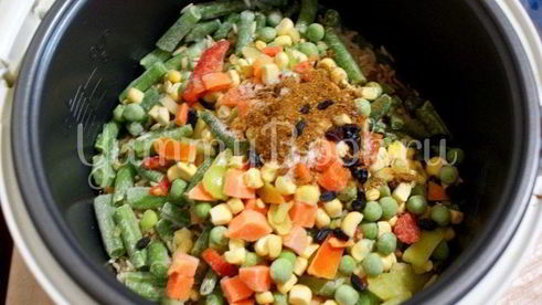 бурый рис с мясом и овощами в мультиварке