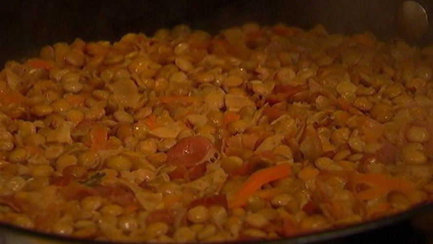 Рецепт чечевица с грибами, ветчиной и куриными сосисками