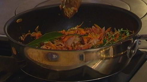 чечевица с грибами, ветчиной и куриными сосисками