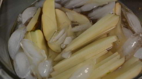 картофель фри с пряным кетчупом