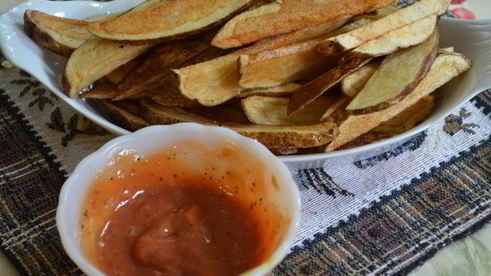 картофель фри с пряным кетчупом