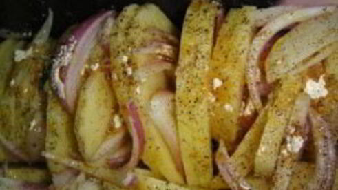 картофель гармошка с луком