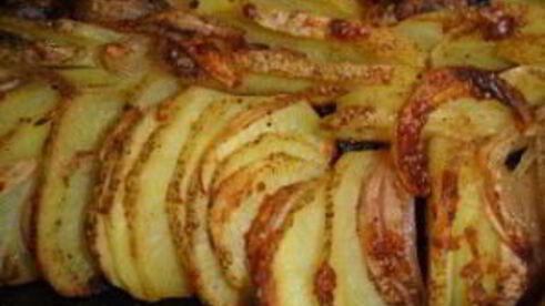 картофель гармошка с луком