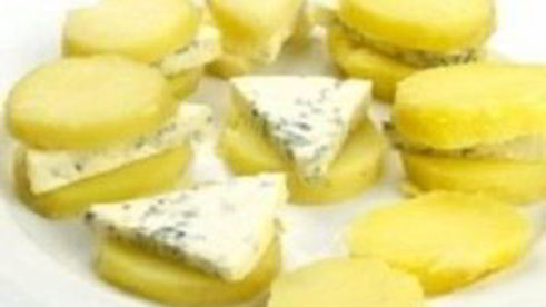 картофель и сыр с плесенью