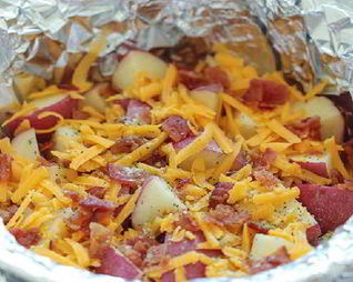 Картофель с беконом и сыром