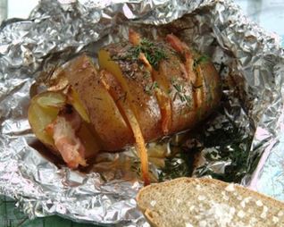 Картофель с беконом в фольге