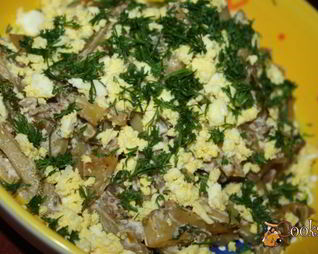 Картофель с грецким орехом, кинзой и чесноком