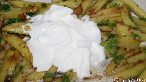 картофель с грецким орехом, кинзой и чесноком