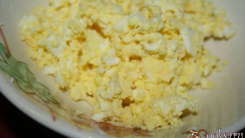 картофель с грецким орехом, кинзой и чесноком