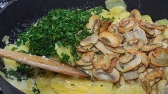 Рецепт Картофель с грибами в сливках
