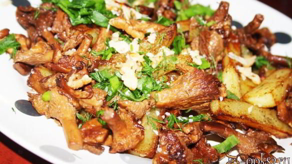 Рецепт Картофель с лисичками и грецким орехом Осенние мотивы