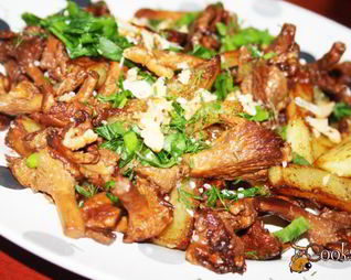 Картофель с лисичками и грецким орехом Осенние мотивы