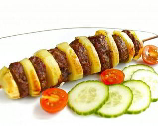 Картофель с мясом на шпажках