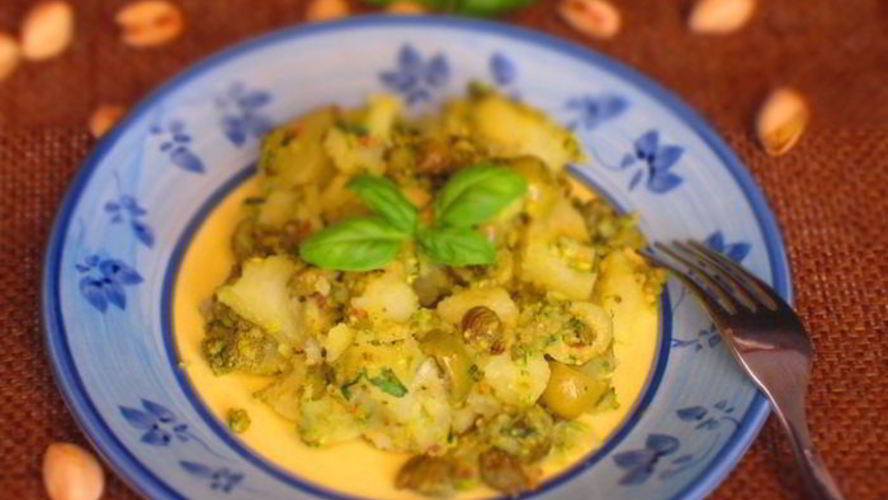 Рецепт картофель с оливками, фисташками и базиликом