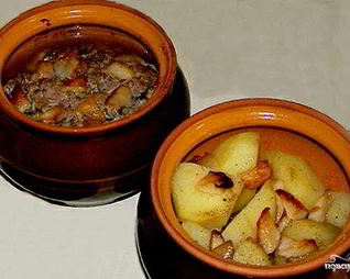 Картофель с салом в горшочке