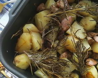 Картофель с шампиньонами в духовке