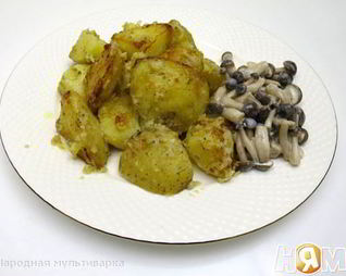 Картофель со сметаной и хмели-сунели в мультиварке