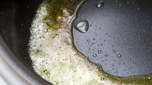 картофель со сметаной и хмели-сунели в мультиварке