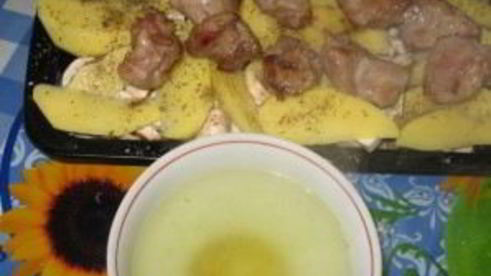 картофель со свининой и грибами
