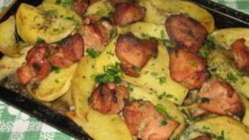 картофель со свининой и грибами