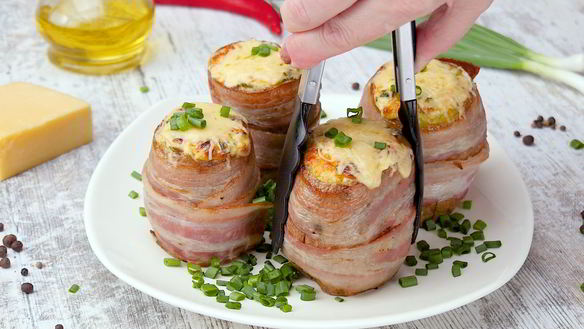 Рецепт Картофель в беконе с сырной начинкой