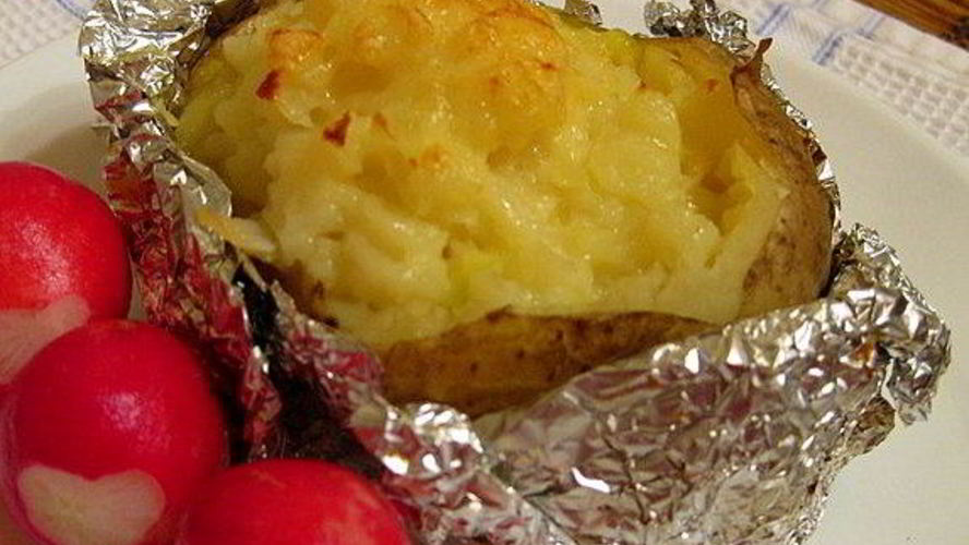 Рецепт картофель в фольге с сыром