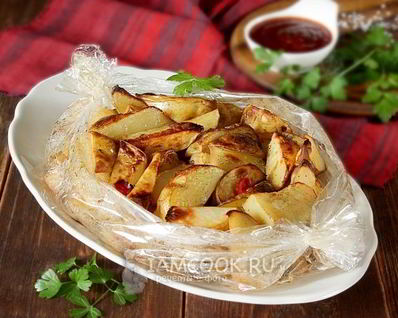 Картошка по-деревенски в рукаве в духовке