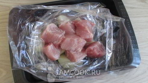 картошка с черносливом и мясом в духовке