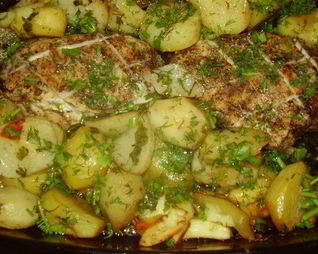 Картошка с куриной грудкой , зеленью и пряными травами
