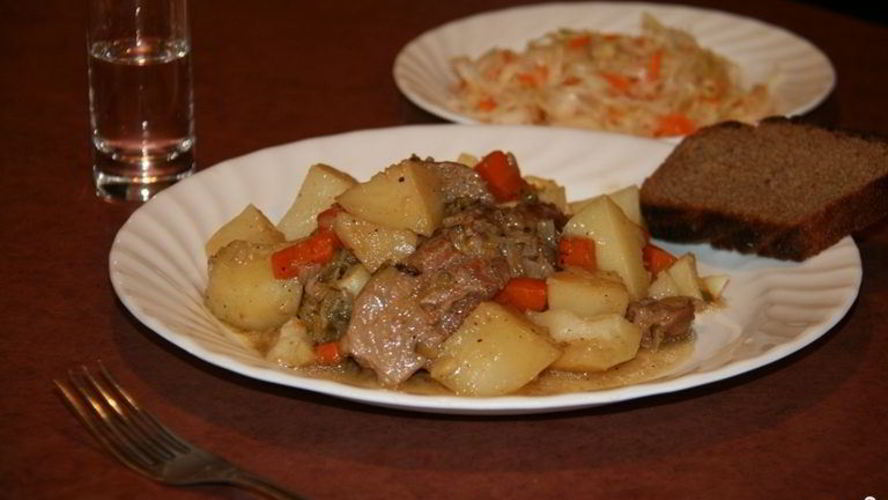 Рецепт картошки с мясома в чугунке в духовке