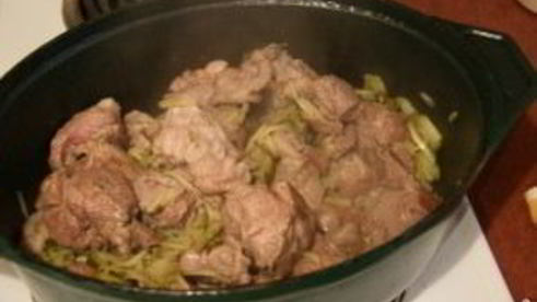 картошка с мясом в чугунке в духовке