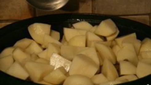 картошка с мясом в чугунке в духовке