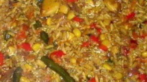 коричневый рис с овощами