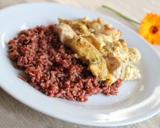 Красный рис с курицей