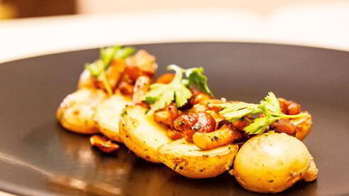 мини-картофель с лисичками