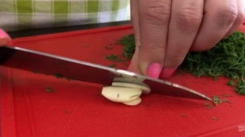 молодой картофель по-деревенски