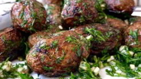 молодой картофель по-деревенски