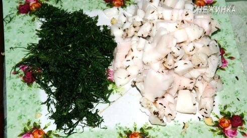 молодой картофель с укропом и сметанной заправкой