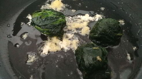 пряный картофель со шпинатом