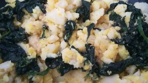 пряный картофель со шпинатом