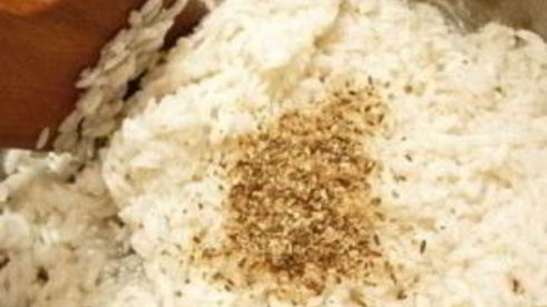 рассыпчатый рис с подливой