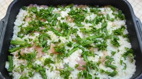 рис с куриной грудкой и овощами в духовке