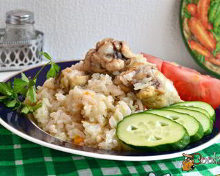 Рис с куриными крылышками в мультиварке