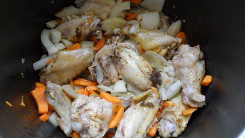 рис с куриными крылышками в мультиварке