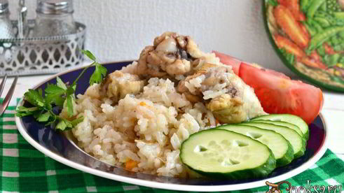 рис с куриными крылышками в мультиварке
