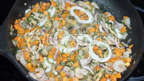 рис с морепродуктами в мультиварке