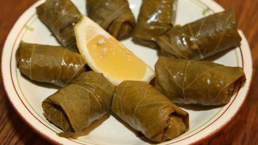 Рецепт рис с мятой и кедровыми орешками в виноградных листьях