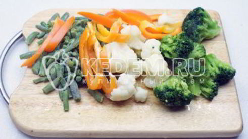 рис с овощами и соевым соусом