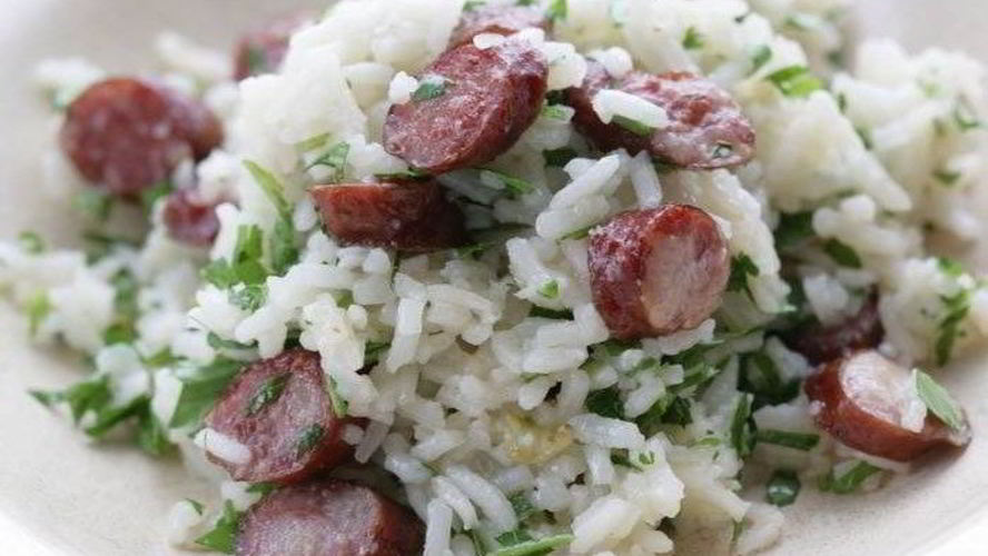 Рецепт рис с сельдереем и острыми колбасками