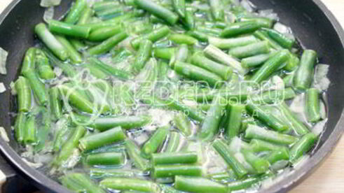 рис с стручковой фасолью и овощами